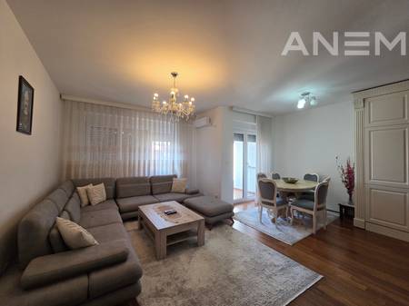 Banesë me qira me 3 dhoma gjumi në Bregun e Diellit