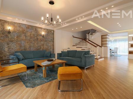 Shtëpi me qira 174m² + 42m² bodrum në Marigona Residence