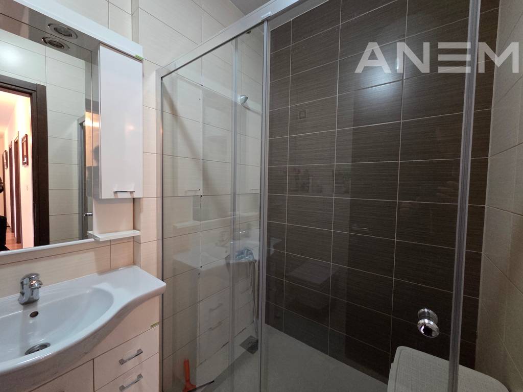 Banesë me qira me 3 dhoma gjumi në Bregun e Diellit