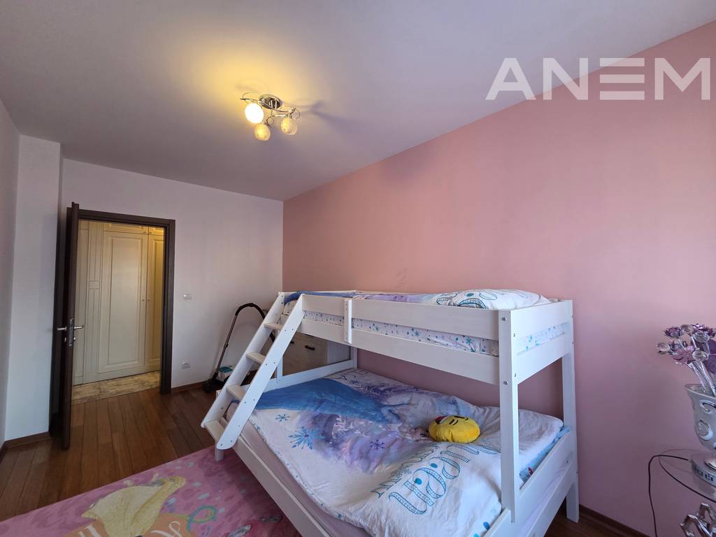 Banesë me qira me 3 dhoma gjumi në Bregun e Diellit