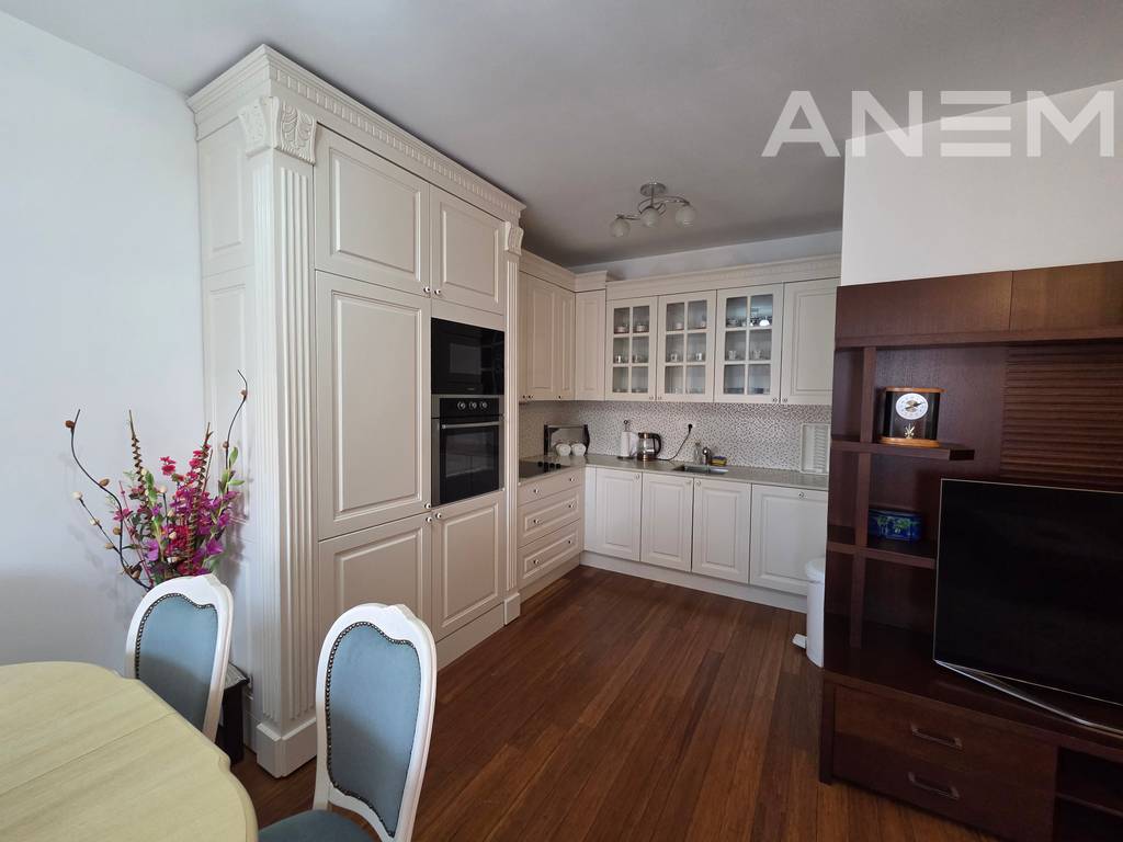 Banesë me qira me 3 dhoma gjumi në Bregun e Diellit