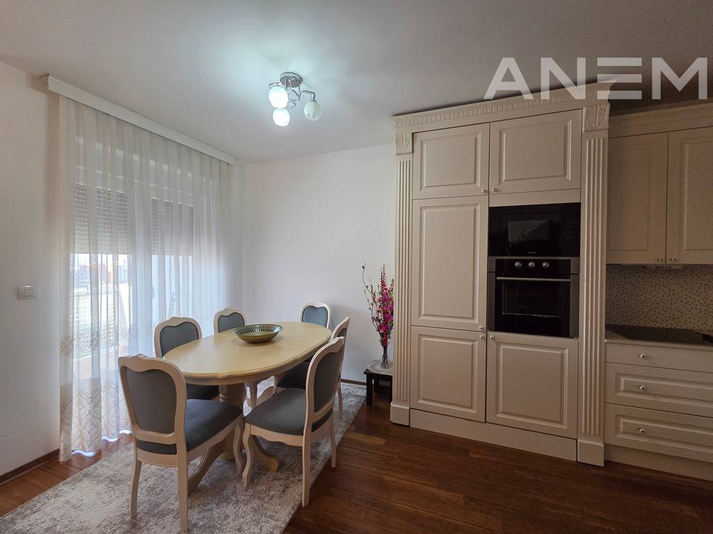 Banesë me qira me 3 dhoma gjumi në Bregun e Diellit