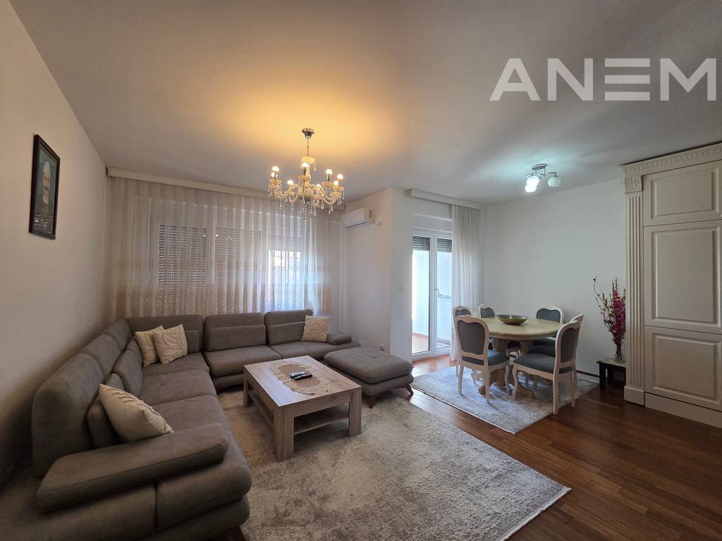 Banesë me qira me 3 dhoma gjumi në Bregun e Diellit