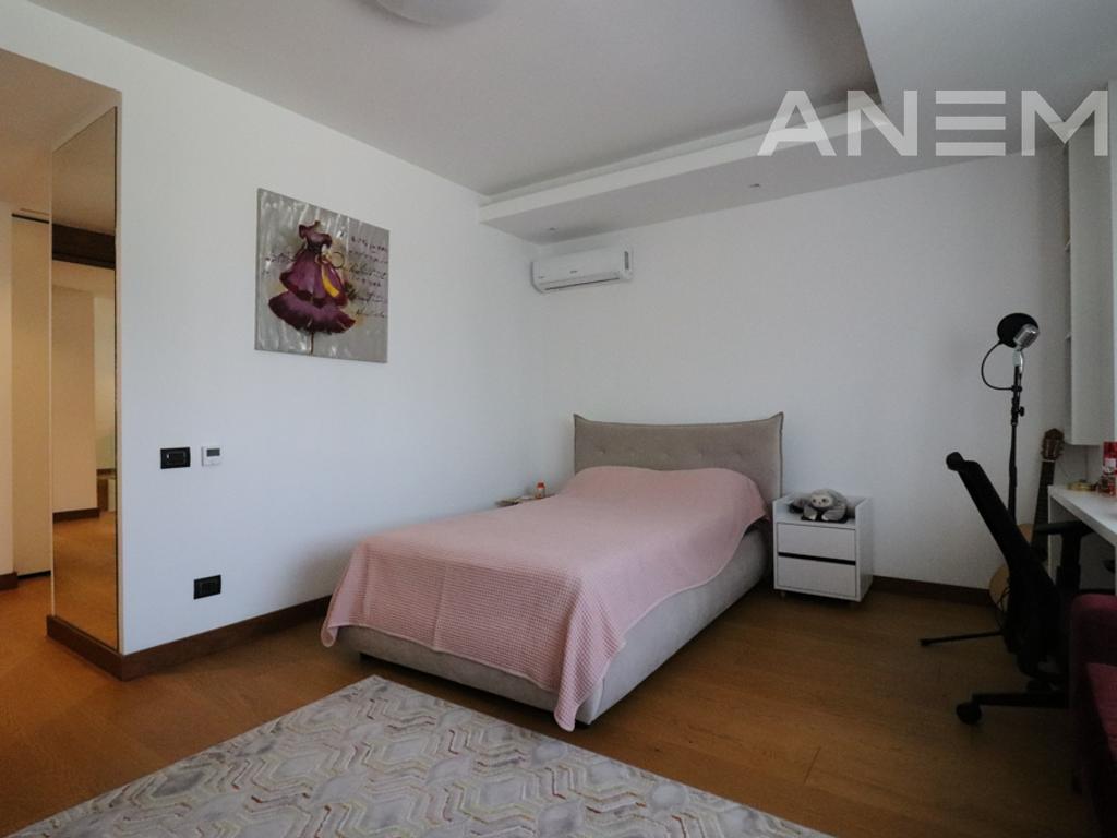 Shtëpi në shitje 700m²  në Marigona Residence