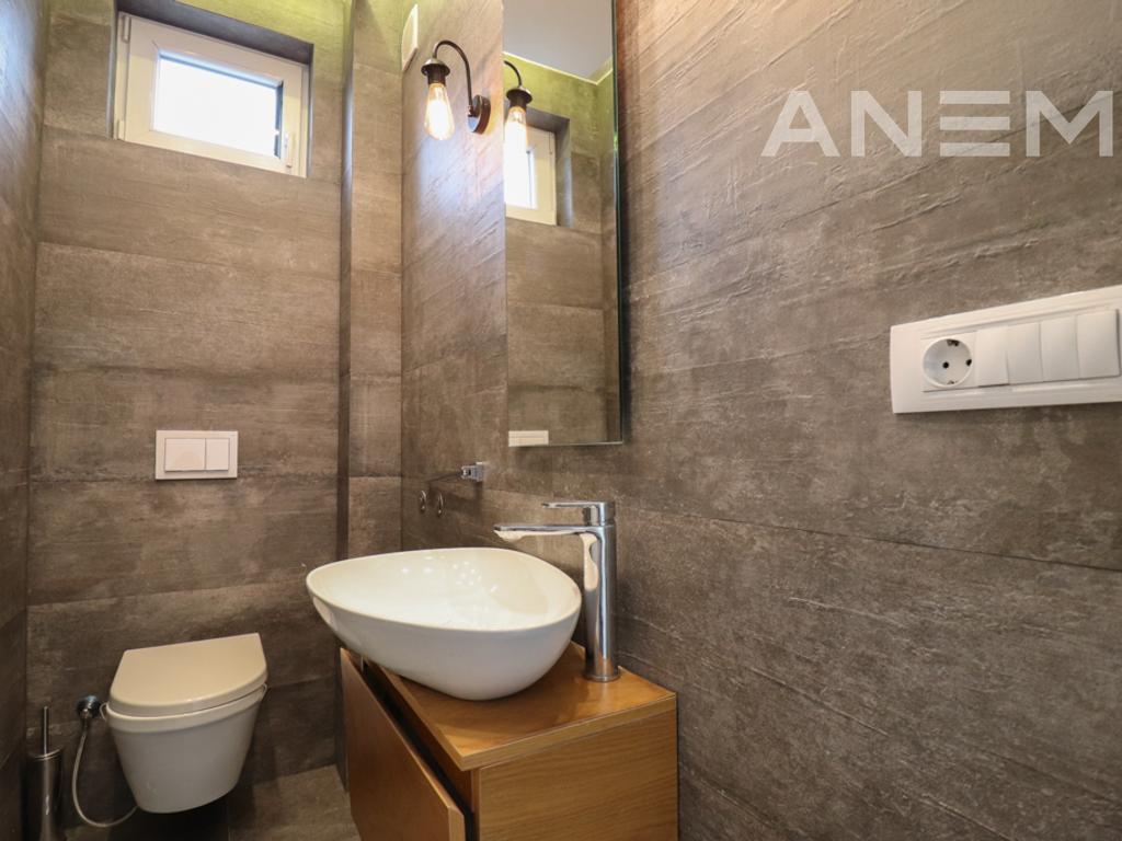 Shtëpi me qira 174m² + 42m² bodrum në Marigona Residence