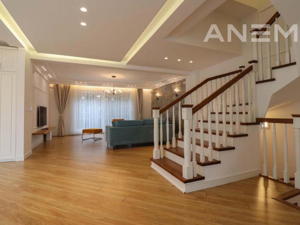 Shtëpi me qira 174m² + 42m² bodrum në Marigona Residence