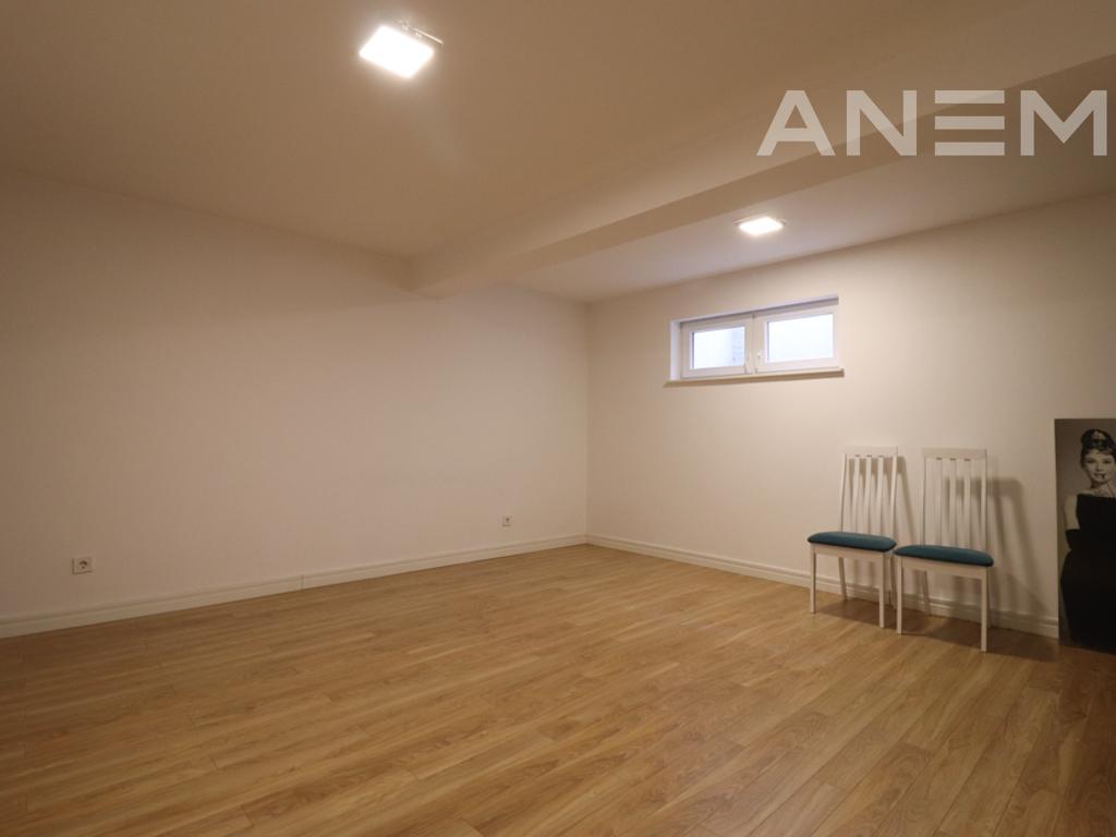 Shtëpi me qira 174m² + 42m² bodrum në Marigona Residence