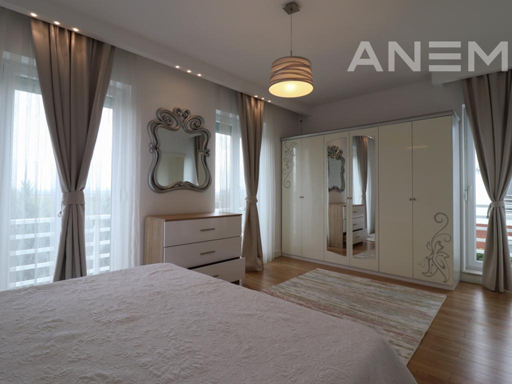 Shtëpi me qira 174m² + 42m² bodrum në Marigona Residence