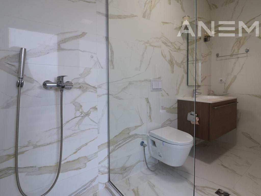 Shtëpi me qira 174m² + 42m² bodrum në Marigona Residence