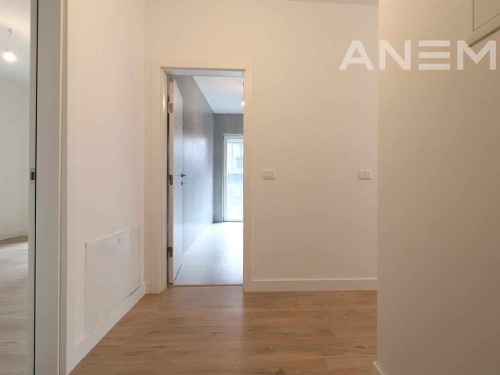 Zyre me qira me 3 hapësira pune në lagjen Aktash