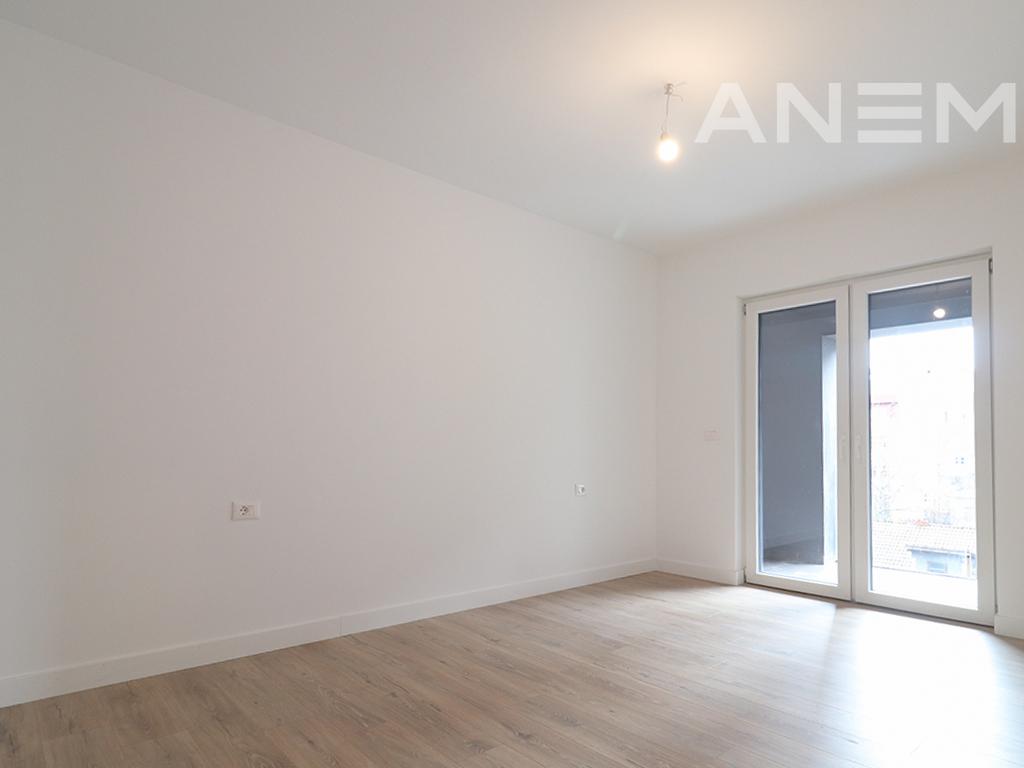 Zyre me qira me 3 hapësira pune në lagjen Aktash