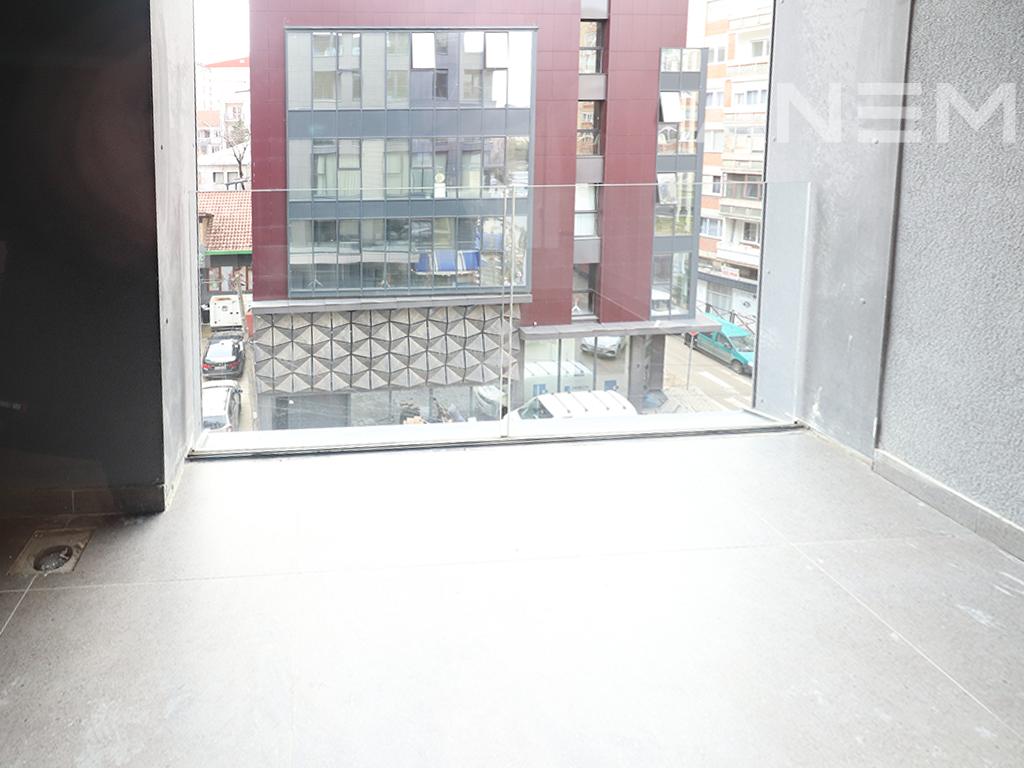 Zyre me qira me 3 hapësira pune në lagjen Aktash