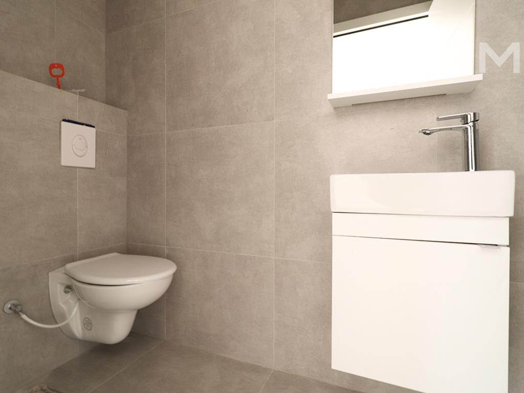 Zyre me qira me 3 hapësira pune në lagjen Aktash