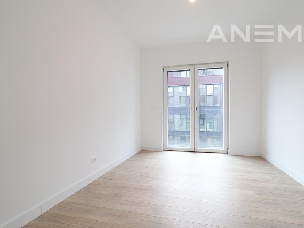 Zyre me qira me 3 hapësira pune në Aktash