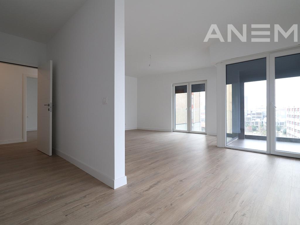 Zyre me qira me 3 hapësira pune në lagjen Aktash