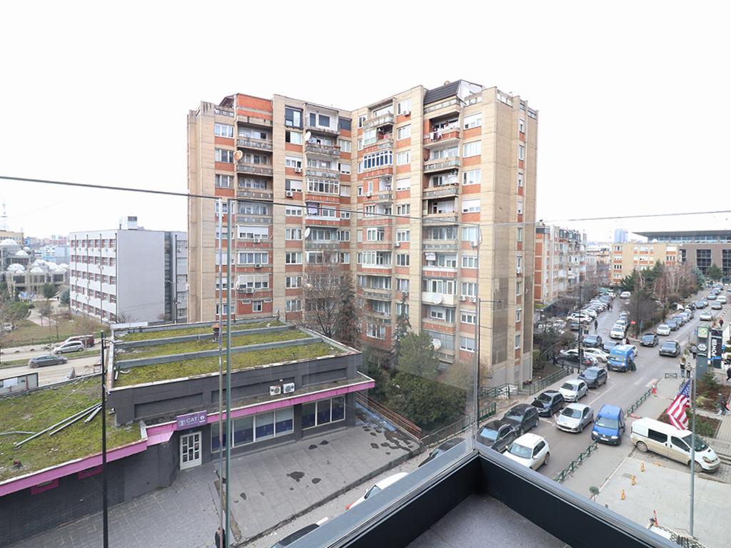 Zyre me qira me 3 hapësira pune në lagjen Aktash