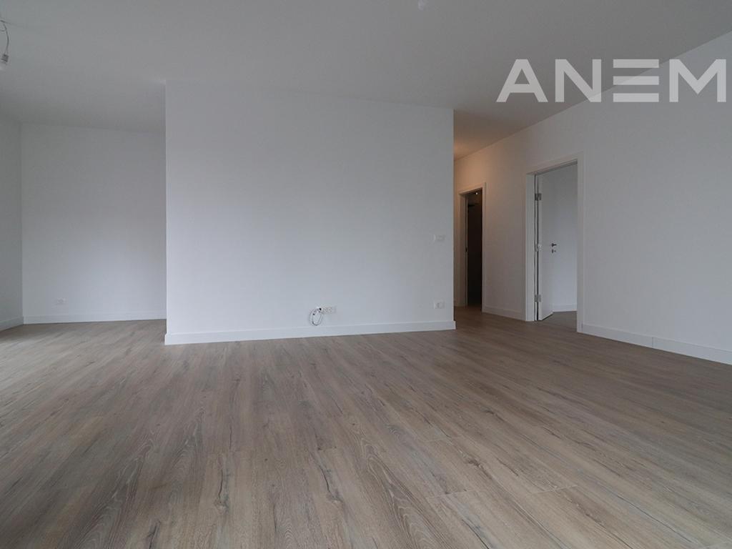 Zyre me qira me 3 hapësira pune në lagjen Aktash