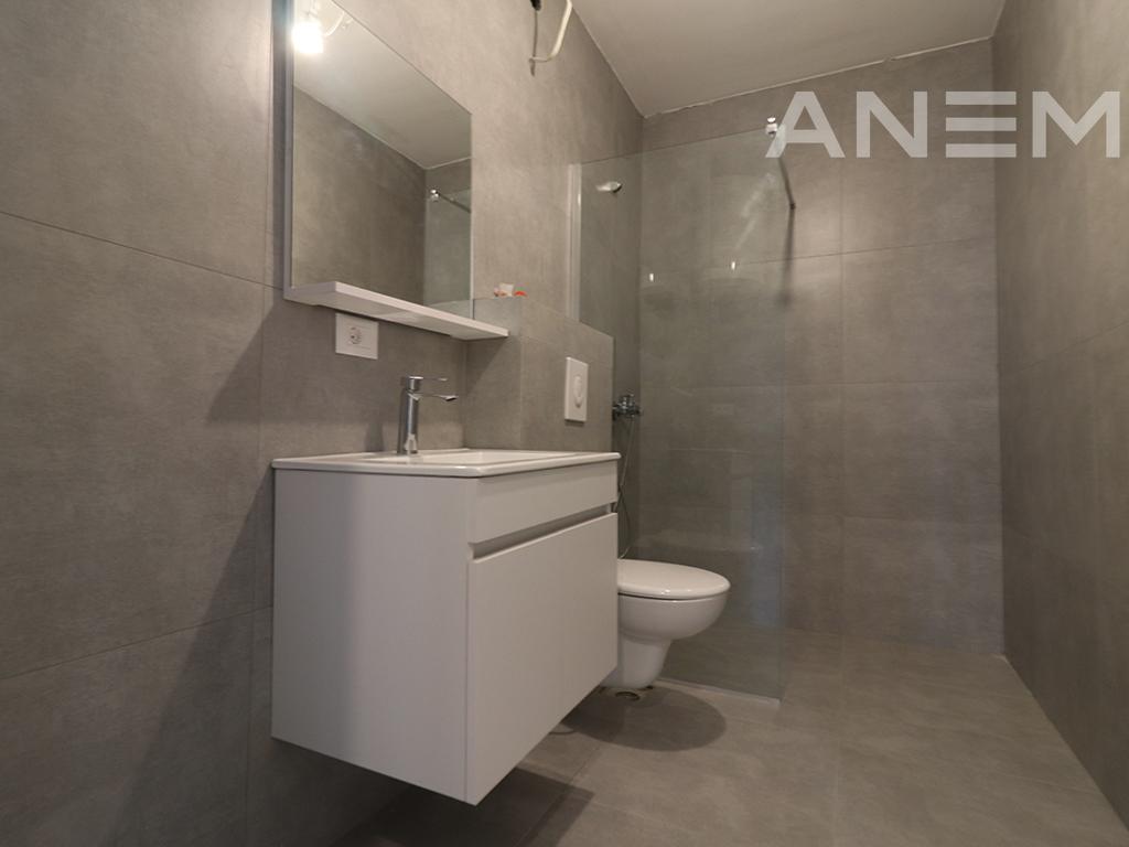 Zyre me qira me 3 hapësira pune në lagjen Aktash