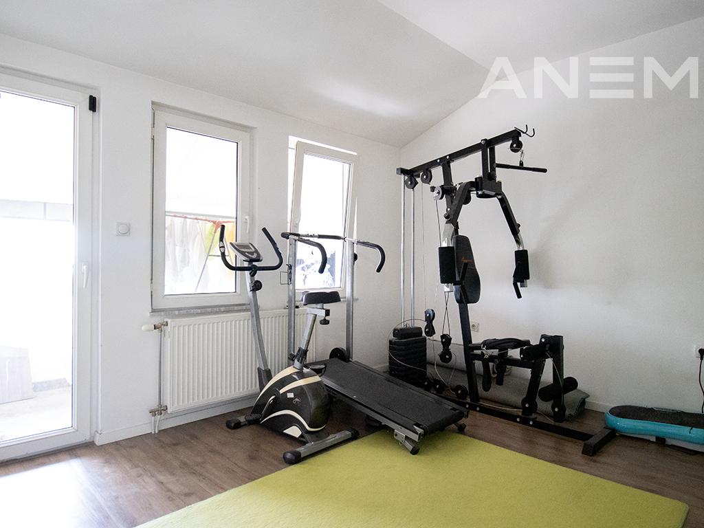 Shtëpi në shitje 420m² në Veternik