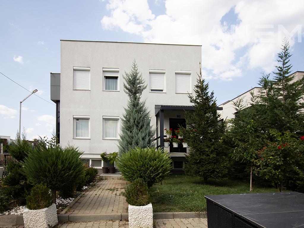 Shtëpi në shitje 420m² në Veternik