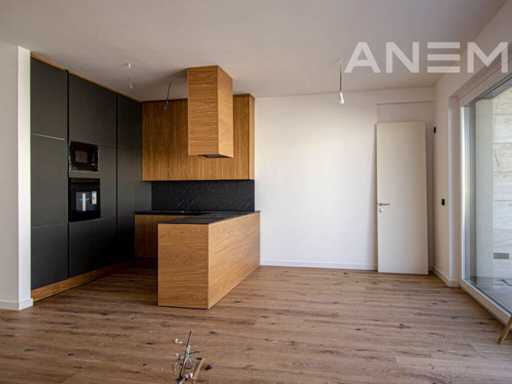 3-bedroom terrace for rent in Marigona Hill neighborhood