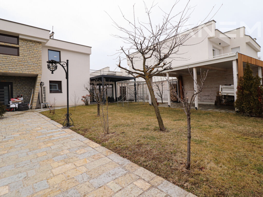 Shtëpi me qira 174m² në Marigona Residence