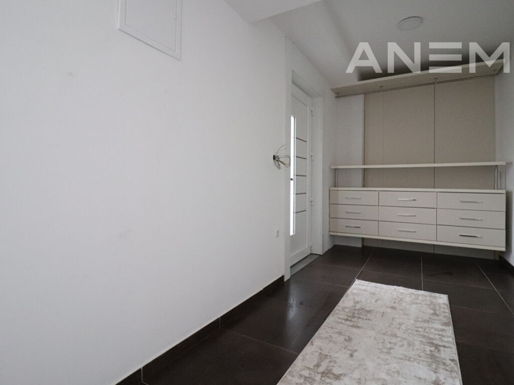 Shtëpi me qira 174m² në Marigona Residence