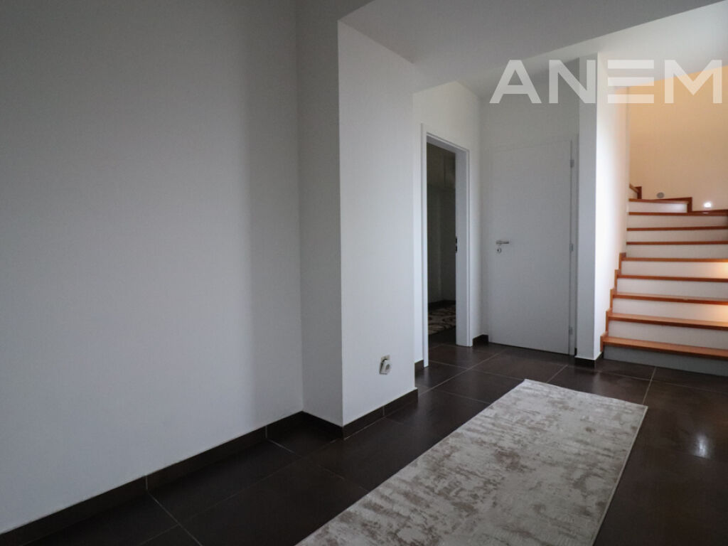 Shtëpi me qira 174m² në Marigona Residence