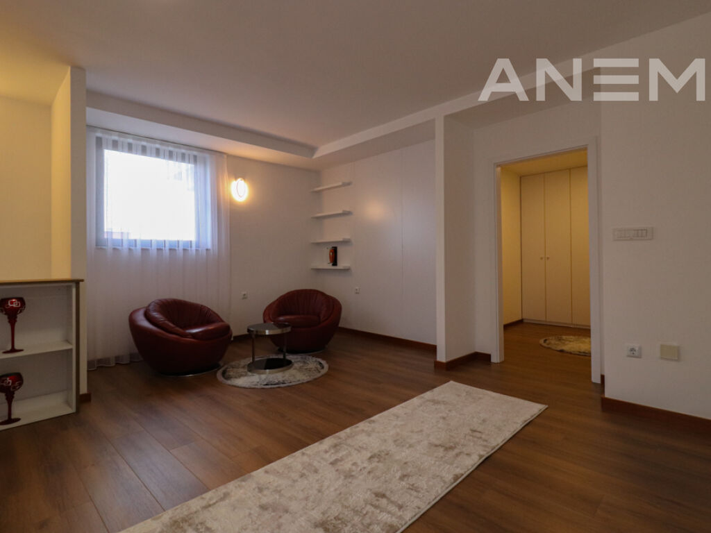 Shtëpi me qira 174m² në Marigona Residence