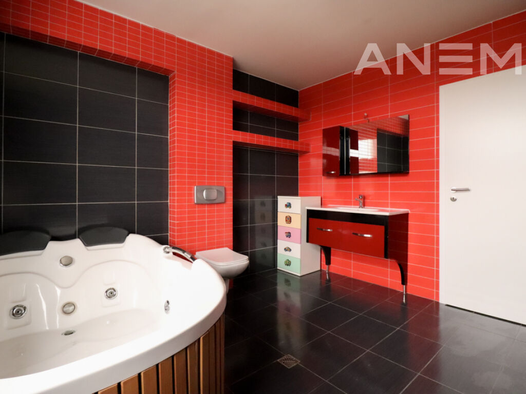 Shtëpi me qira 174m² në Marigona Residence