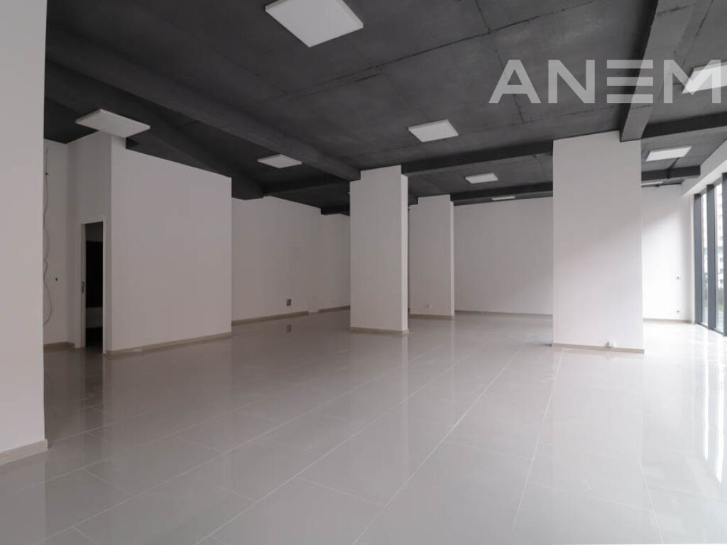 Lokal me qira 298m² në Mati 14