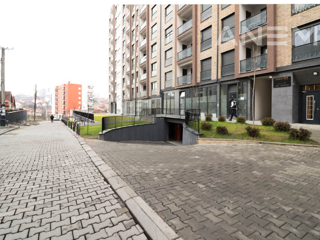 Lokal me qira 298m² në Mati 19