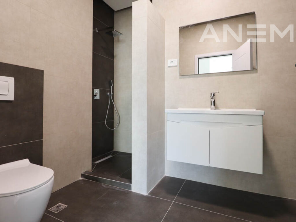 Penthouse me qira me 3 dhoma gjumi në lagjen Kalabria9