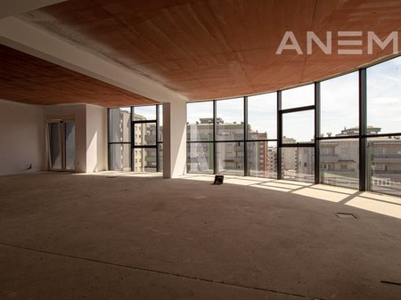 Zyre me qira 110m² në lagjen Mati 1