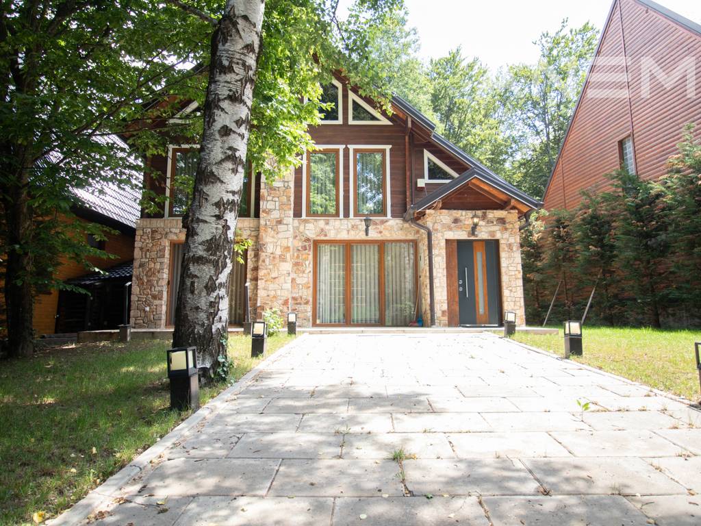 Vila moderne në shitje 253m² në Brezovicë