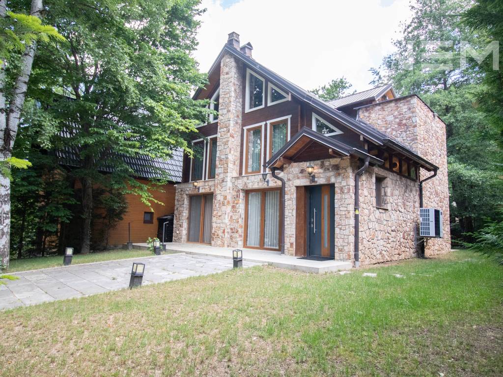 Vila moderne në shitje 253m² në Brezovicë