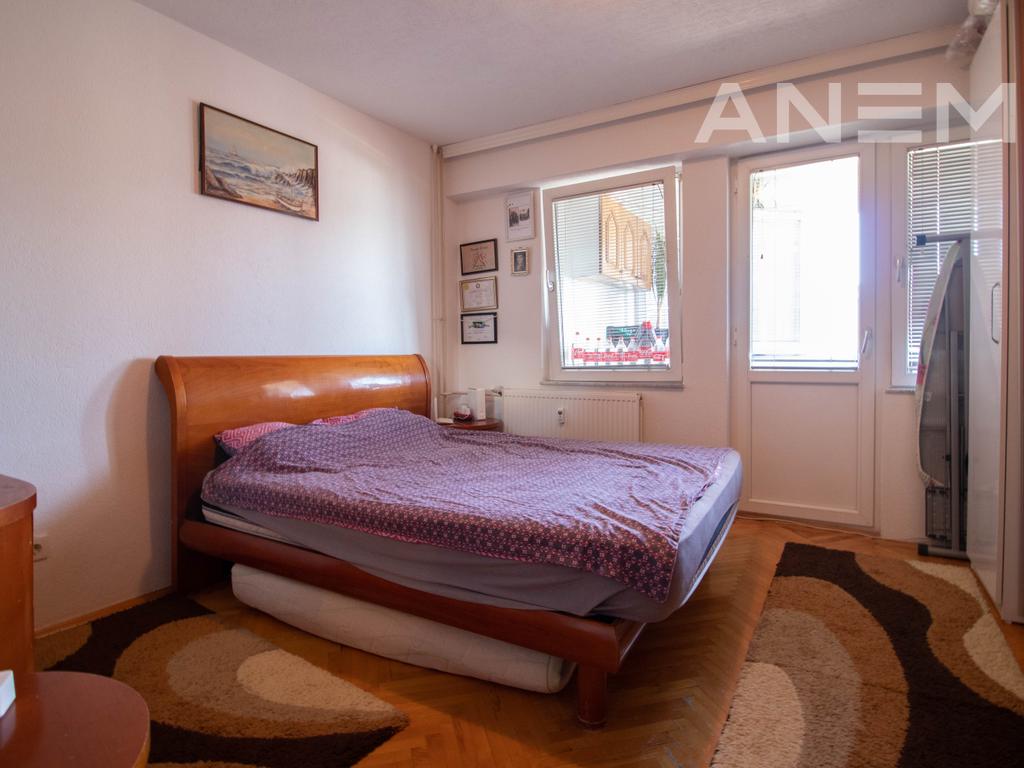 Banesë në shitje 77m² në Qendër