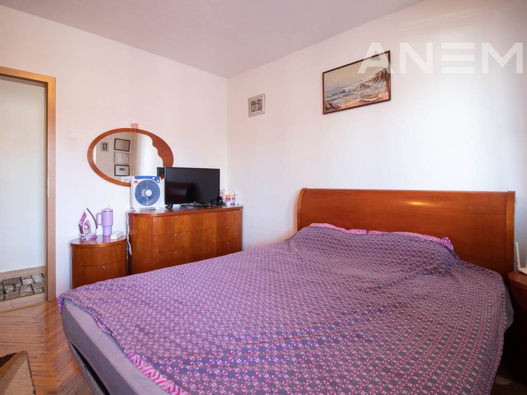 Banesë në shitje 77m² në Qendër