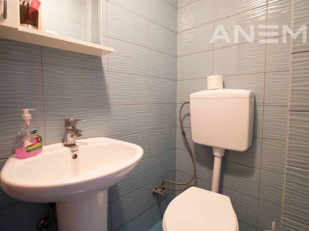 Banesë në shitje 77m² në Qendër