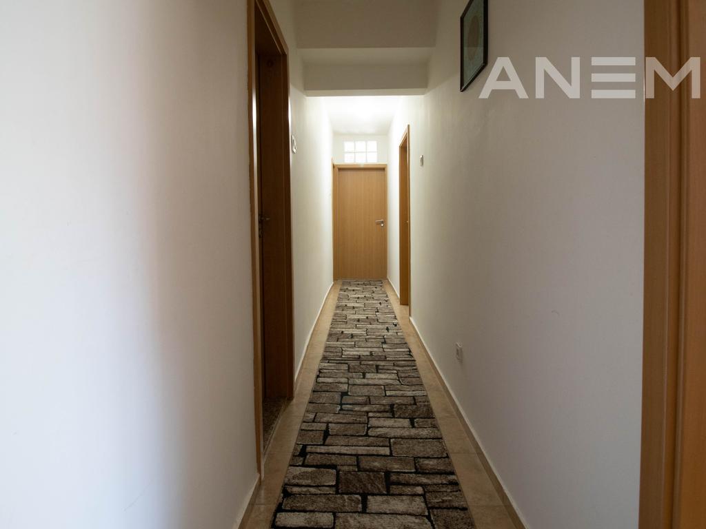 Banesë në shitje 77m² në Qendër