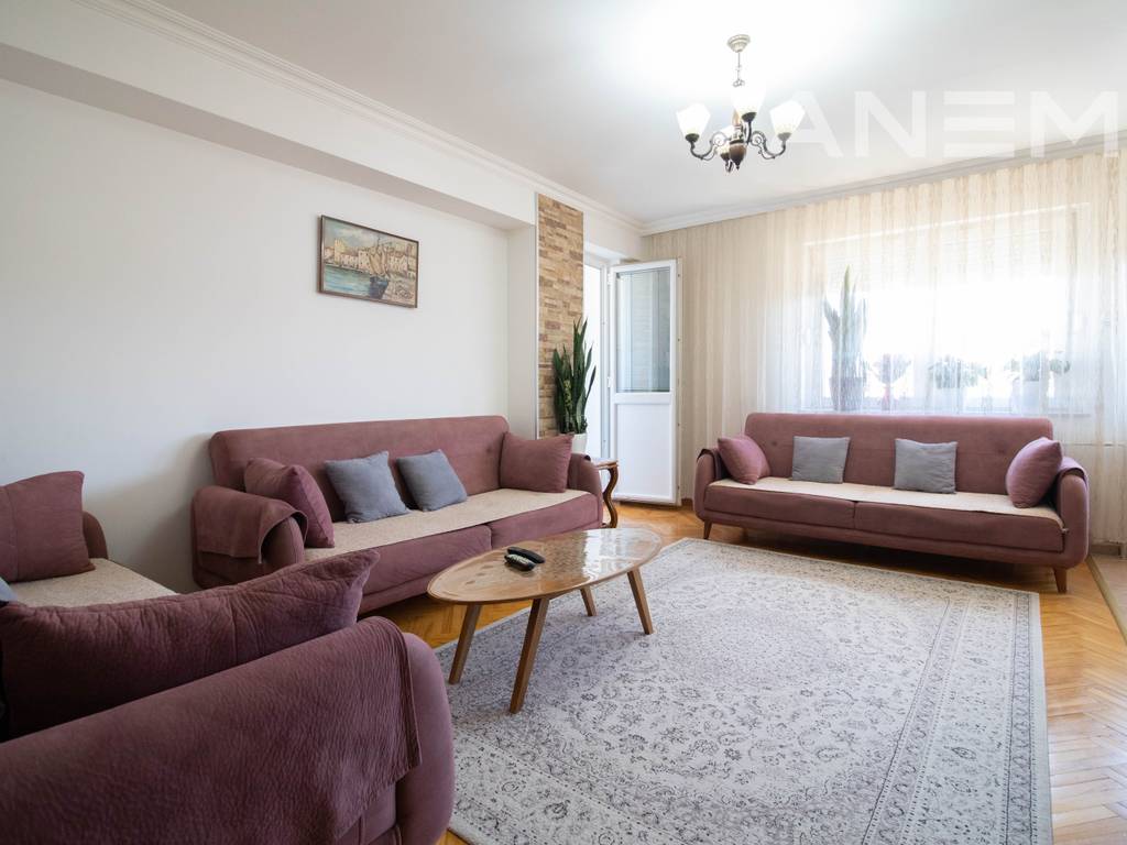 Banesë në shitje 77m² në Qendër