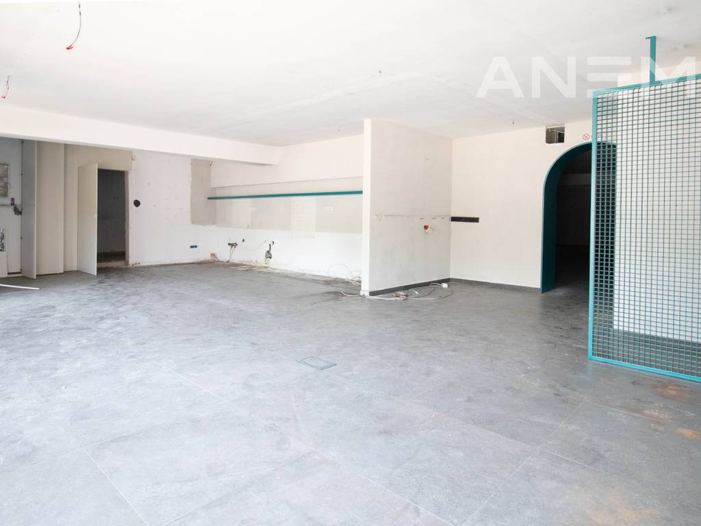 Lokal me qira 120m² në Dardani