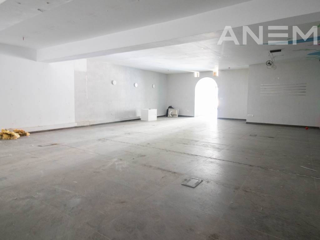 Lokal me qira 120m² në Dardani