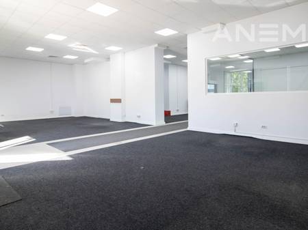 Lokal me qira 400m² në Qendër