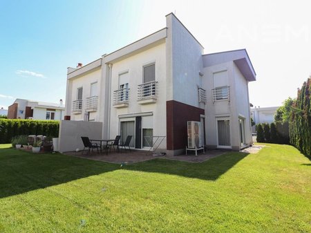 House for sale 174m² +42m² in the Marigona Residence neighborhood