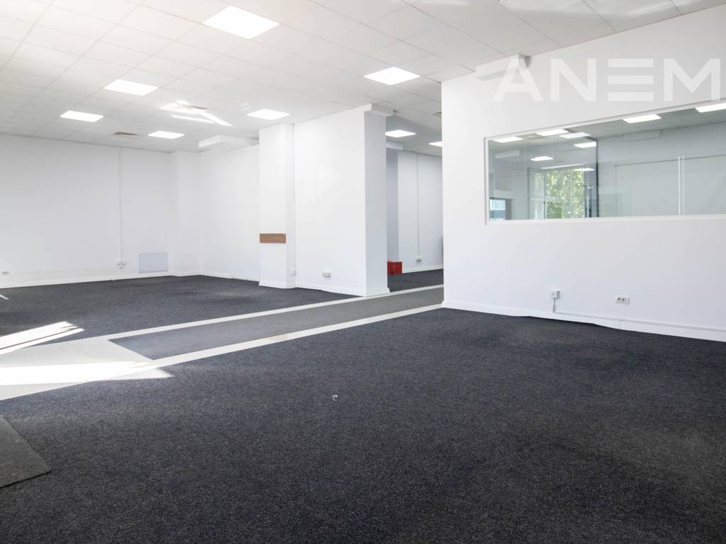 400m² commercial space for rent in the Center
