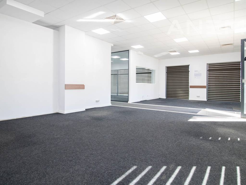 400m² commercial space for rent in the Center