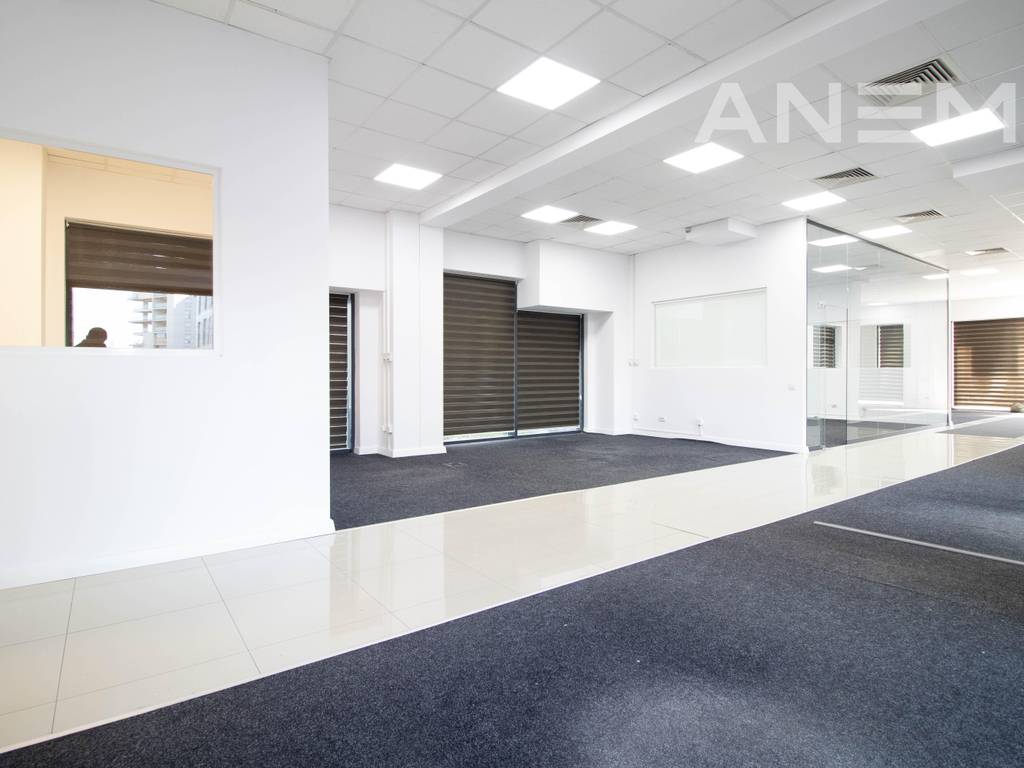 400m² commercial space for rent in the Center