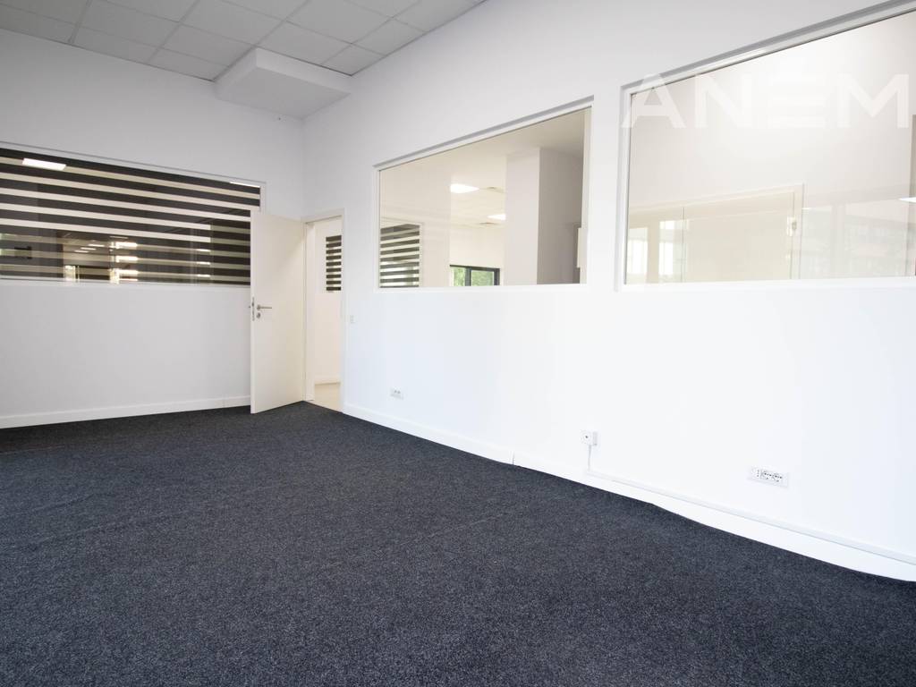 400m² commercial space for rent in the Center
