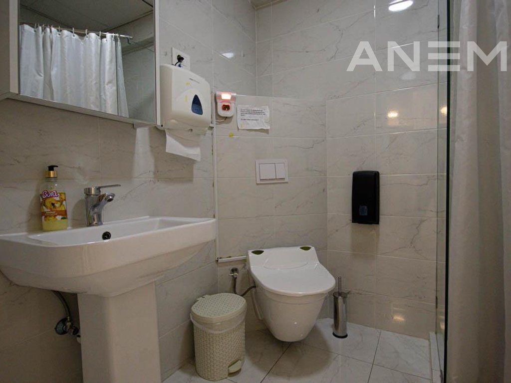 Office for rent with 3 workspaces in Lakrishte